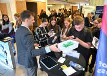 VDU įvyko „Jungtys: Karjeros diena“ – studentus ir mokinius subūręs renginys atvėrė duris į darbo pasaulį