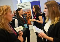 VDU įvyko „Jungtys: Karjeros diena“ – studentus ir mokinius subūręs renginys atvėrė duris į darbo pasaulį